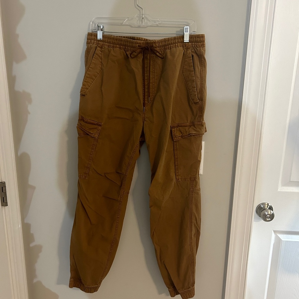 Men’s Size Medium Gap Khaki Pants